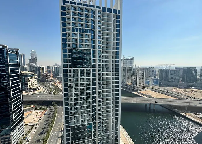 Deluxe Studio Business Bay - Canal View - Gym & Pool