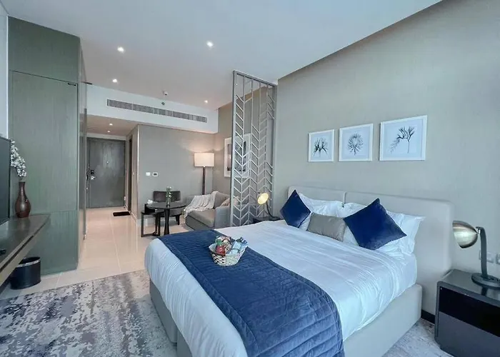 Deluxe Studio Business Bay - Canal View - Gym & Pool