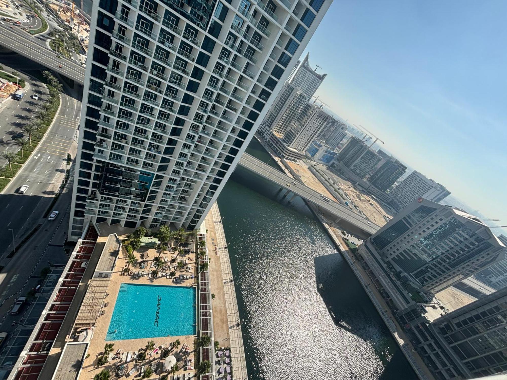Apartment Deluxe Business Bay - Canal View - Gym & Pool