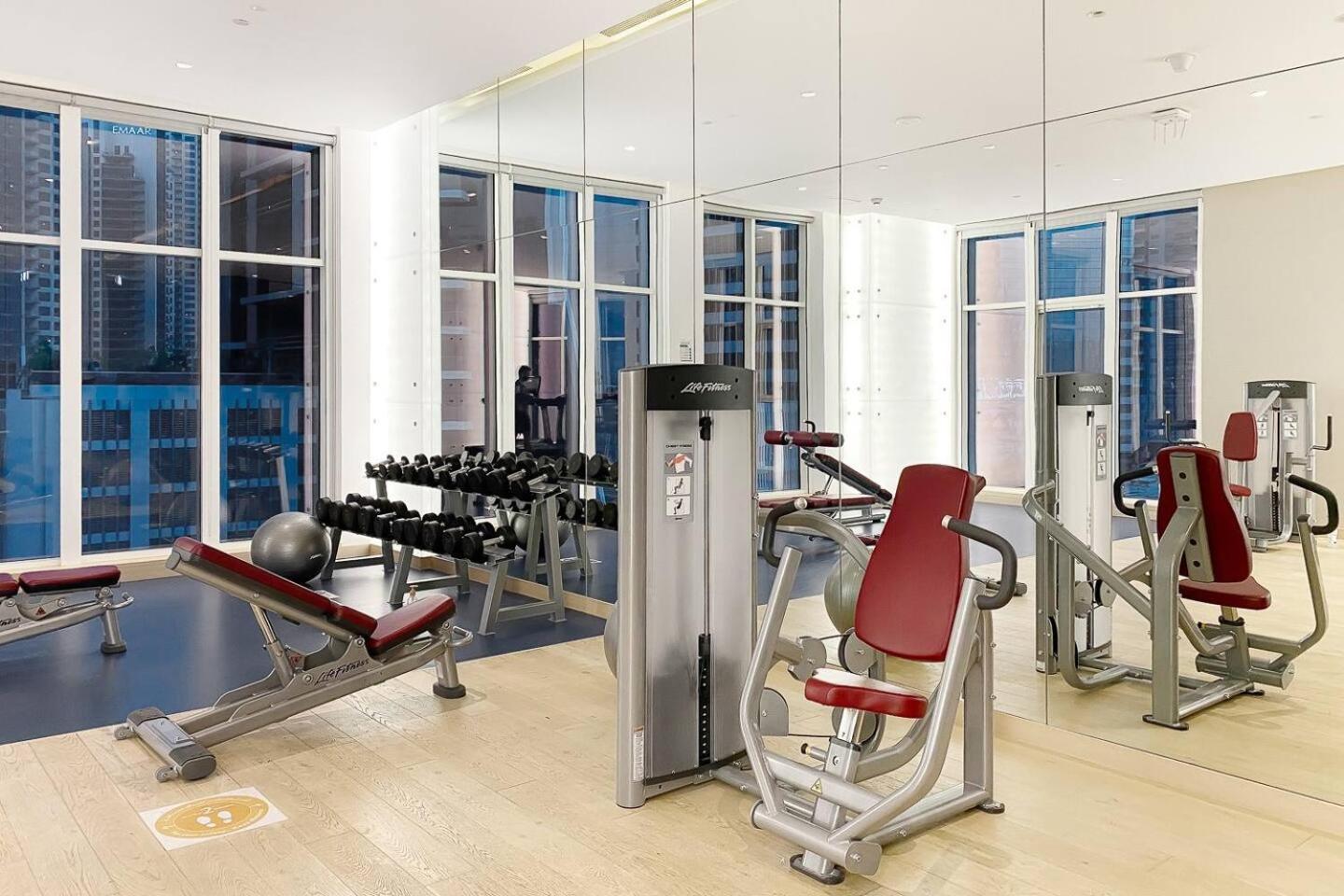 Deluxe Business Bay - Canal View - Gym & Pool Dubai