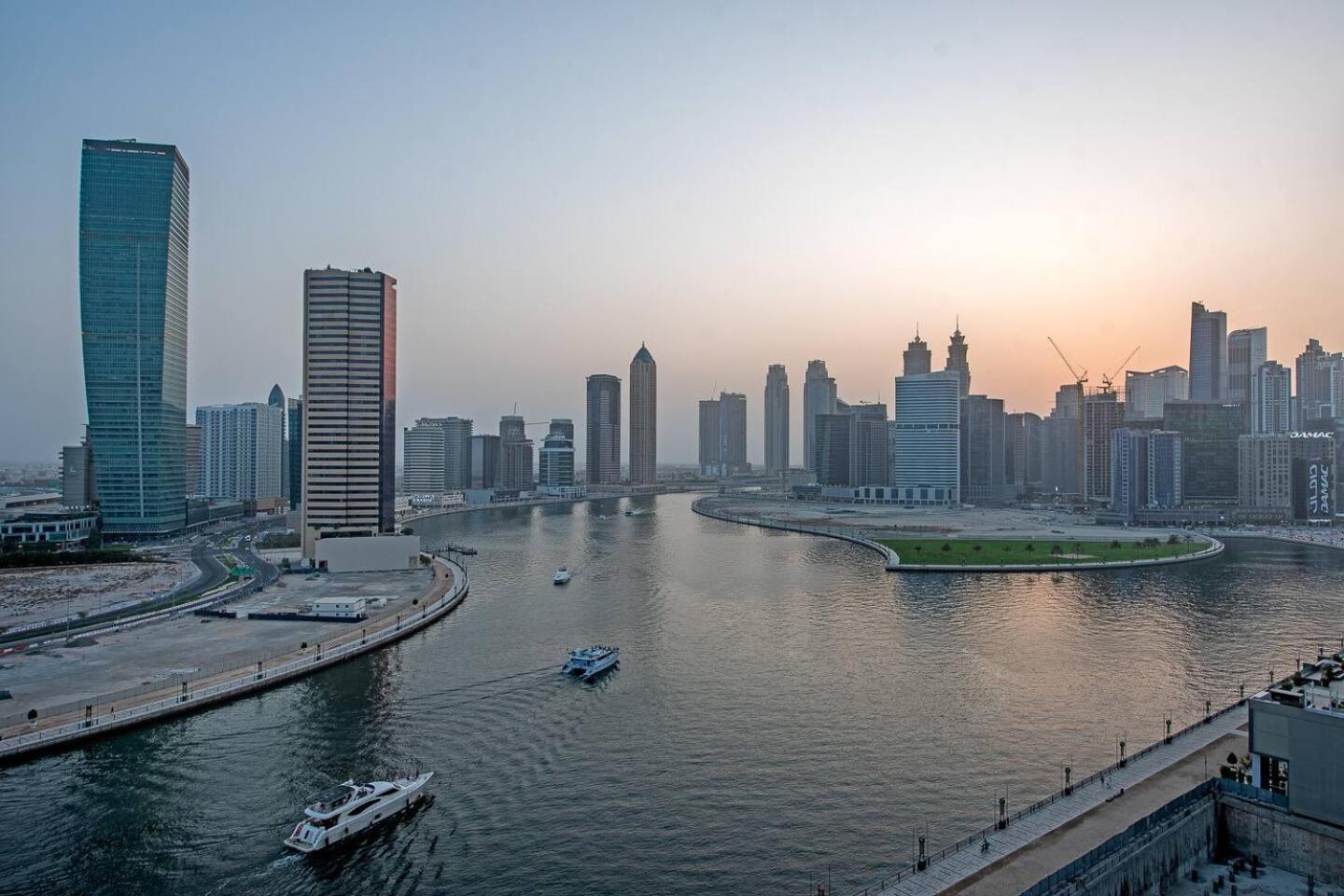 Deluxe Business Bay - Canal View - Gym & Pool