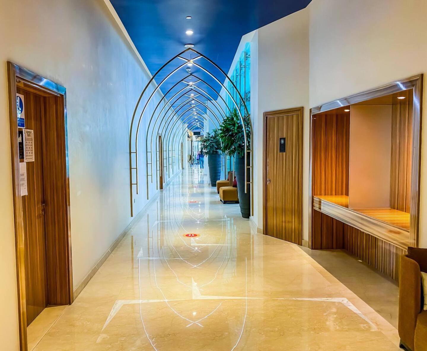 Deluxe Business Bay - Canal View - Gym & Pool Dubai