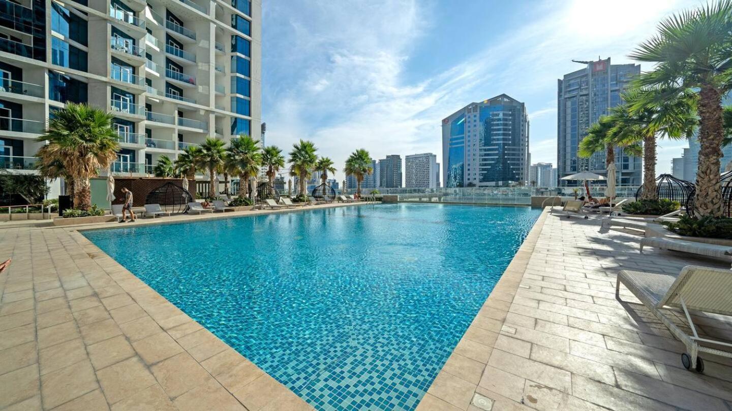 Apartment Deluxe Business Bay - Canal View - Gym & Pool *