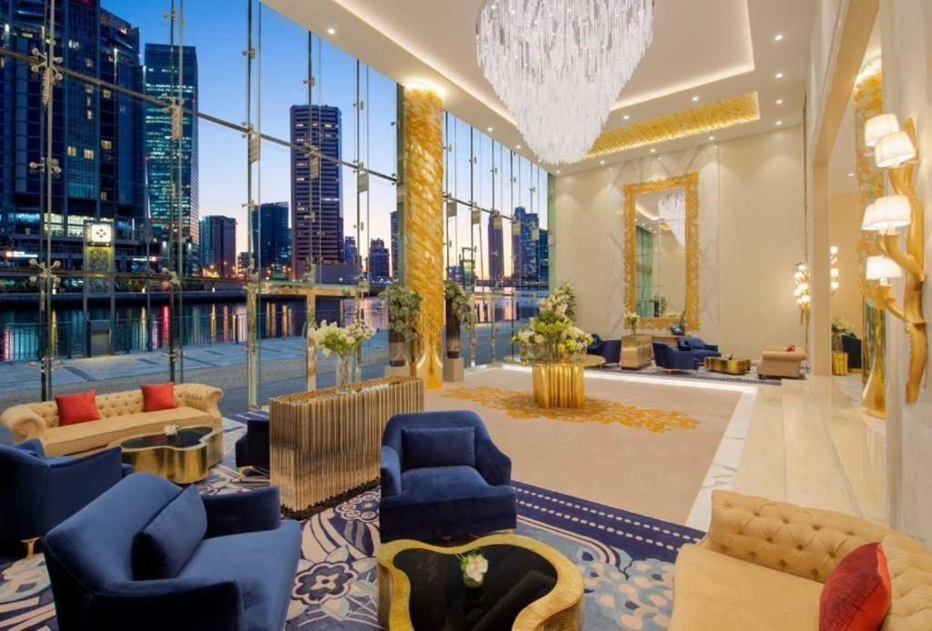 Deluxe Business Bay - Canal View - Gym & Pool