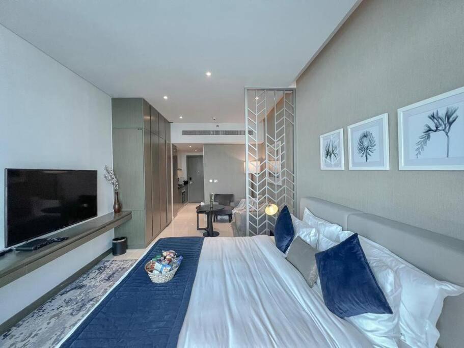 Deluxe Business Bay - Canal View - Gym & Pool Apartment Dubai
