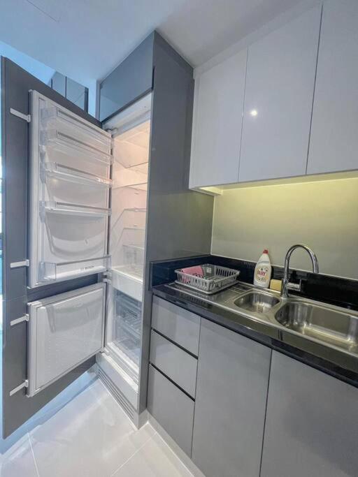 Deluxe Business Bay - Canal View - Gym & Pool * Dubai