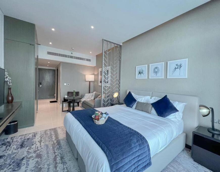 Deluxe Business Bay - Canal View - Gym & Pool Dubai