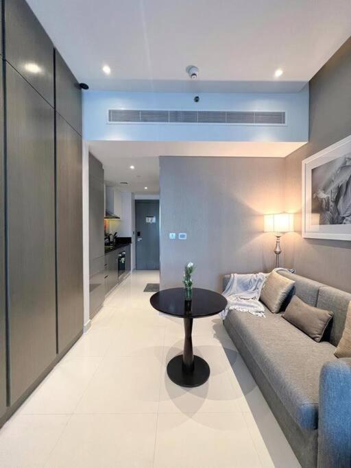 Deluxe Business Bay - Canal View - Gym & Pool *