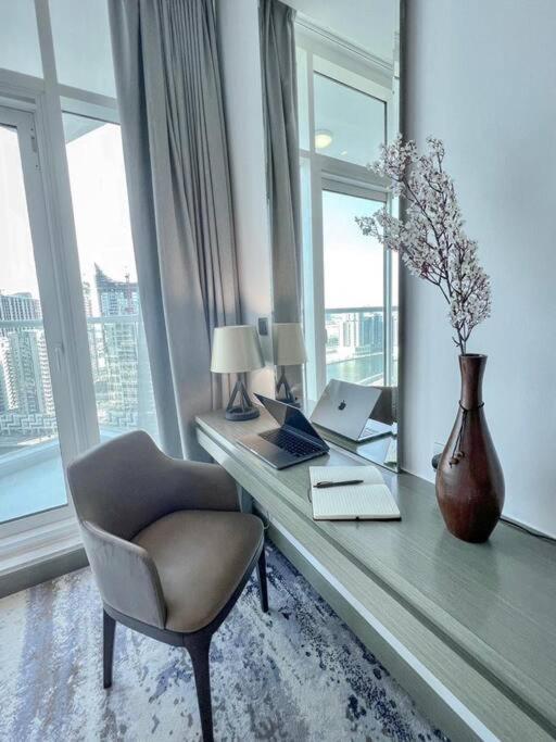 Apartment Deluxe Business Bay - Canal View - Gym & Pool Dubai