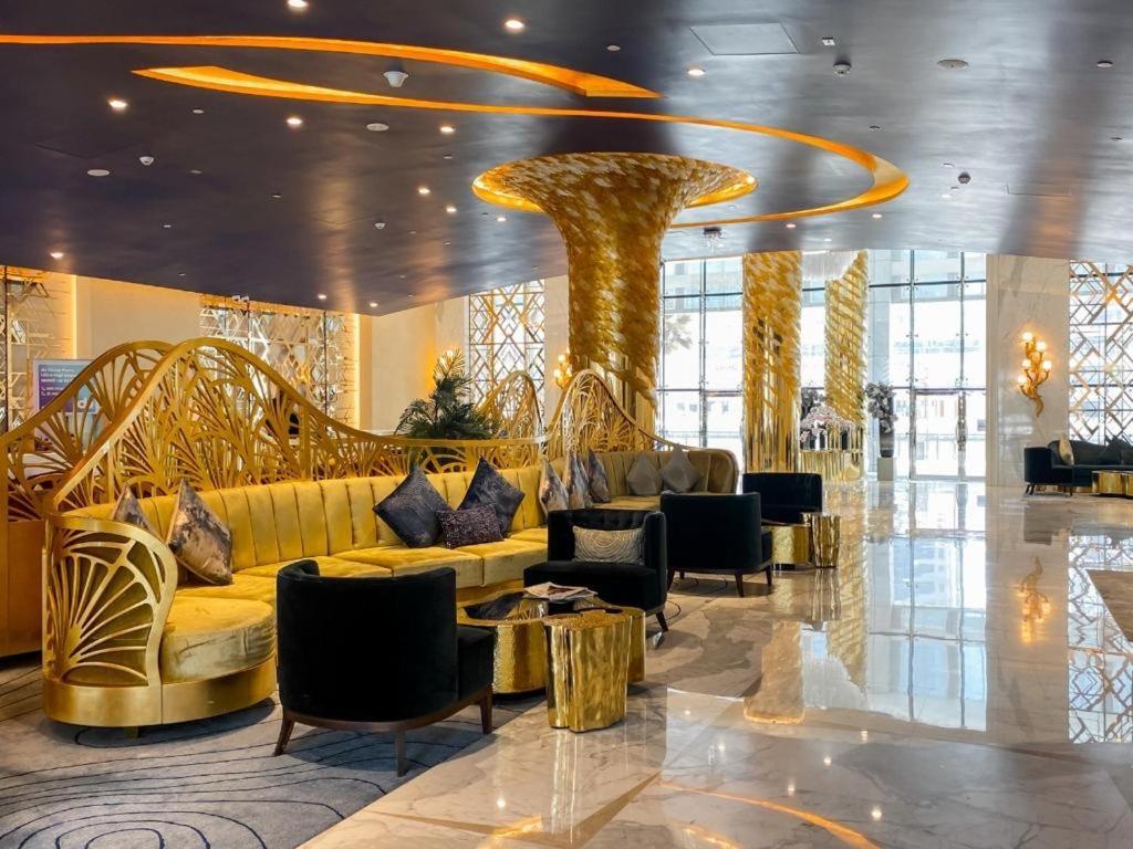Deluxe Business Bay - Canal View - Gym & Pool Apartment *